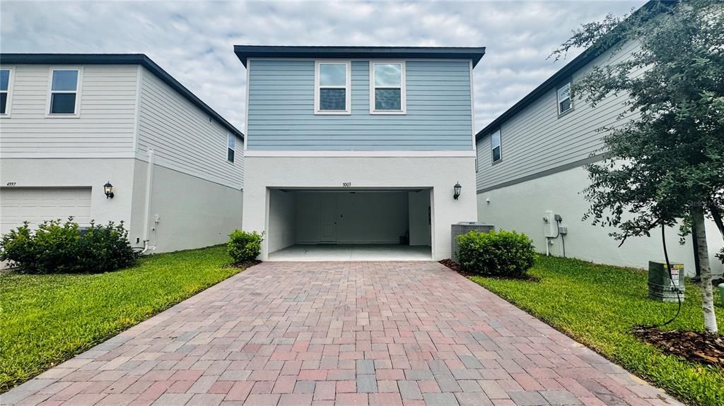 Под контрактом: $3,050 (3 спален, 2 ванн, 1788 Квадратных фут)