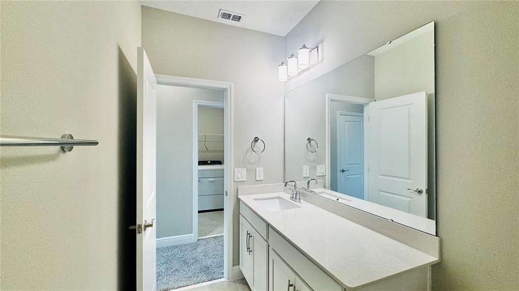 Под контрактом: $3,050 (3 спален, 2 ванн, 1788 Квадратных фут)