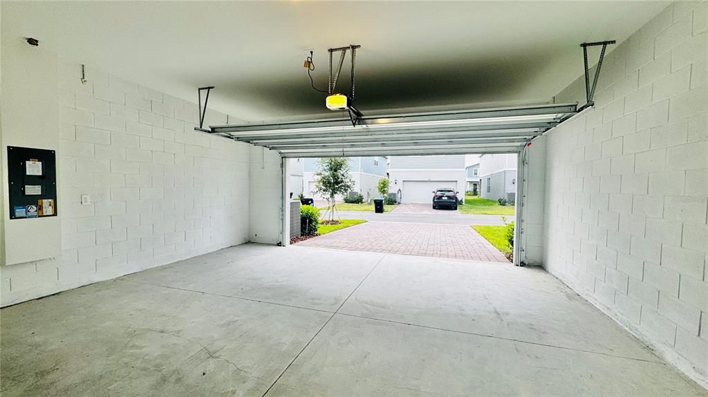 Под контрактом: $3,050 (3 спален, 2 ванн, 1788 Квадратных фут)