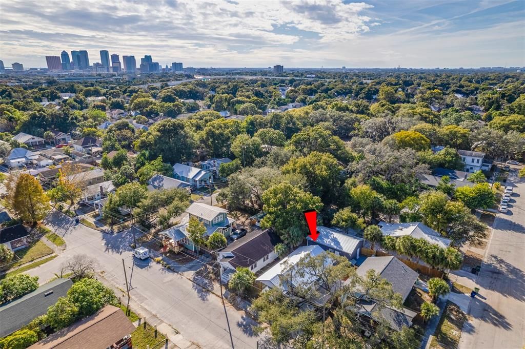 En Venta: $425,000 (5 camas, 2 baños, 1904 Pies cuadrados)