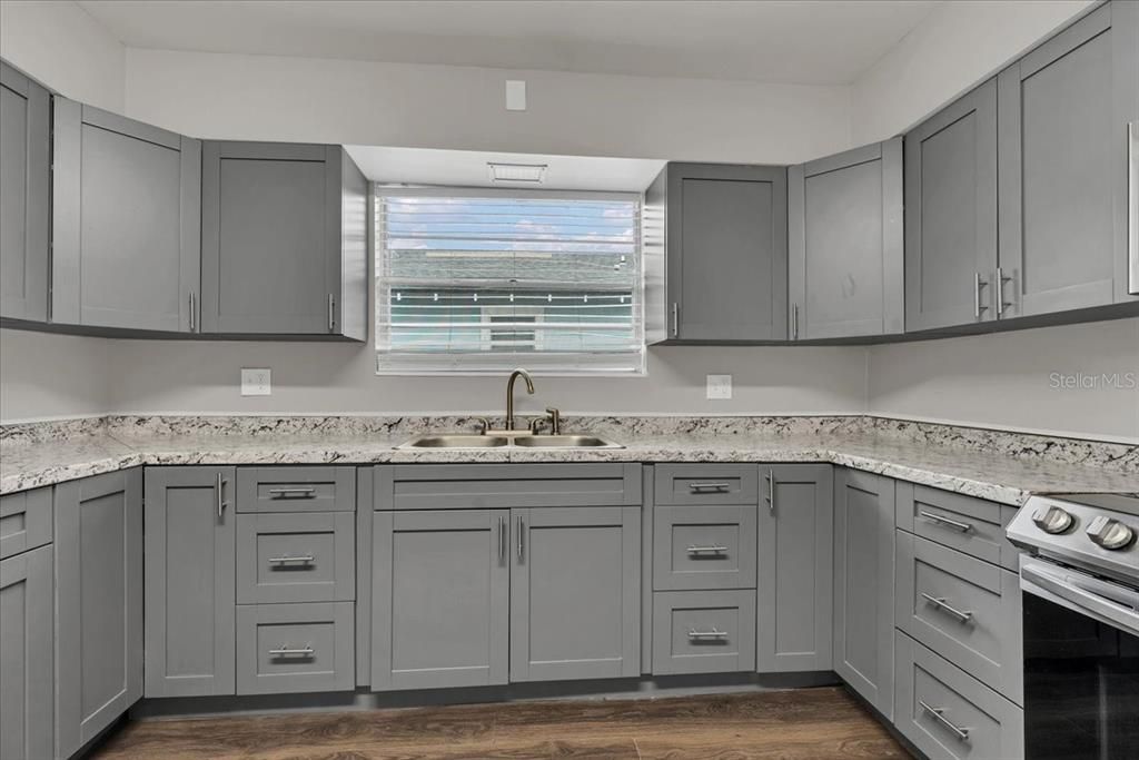 En Venta: $425,000 (5 camas, 2 baños, 1904 Pies cuadrados)