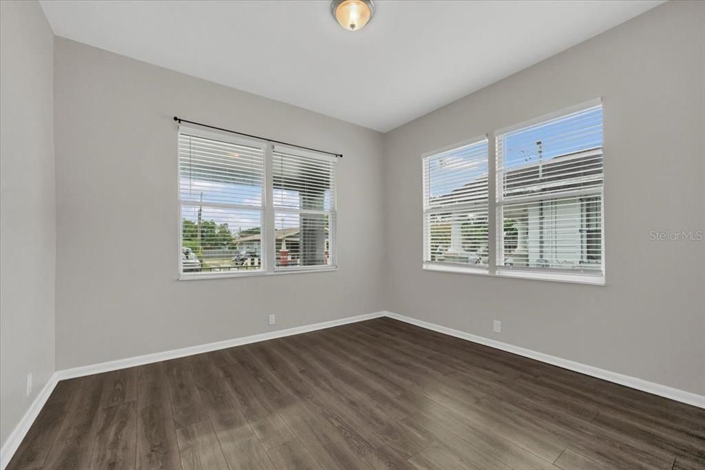 En Venta: $425,000 (5 camas, 2 baños, 1904 Pies cuadrados)