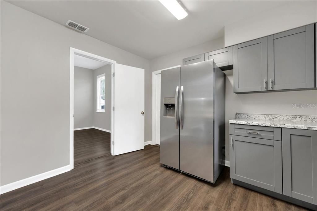 En Venta: $425,000 (5 camas, 2 baños, 1904 Pies cuadrados)