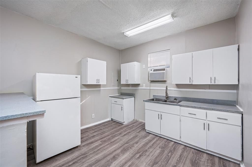 En Venta: $425,000 (5 camas, 2 baños, 1904 Pies cuadrados)