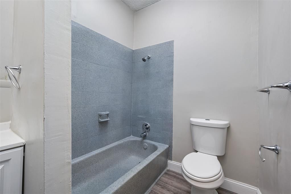 En Venta: $425,000 (5 camas, 2 baños, 1904 Pies cuadrados)