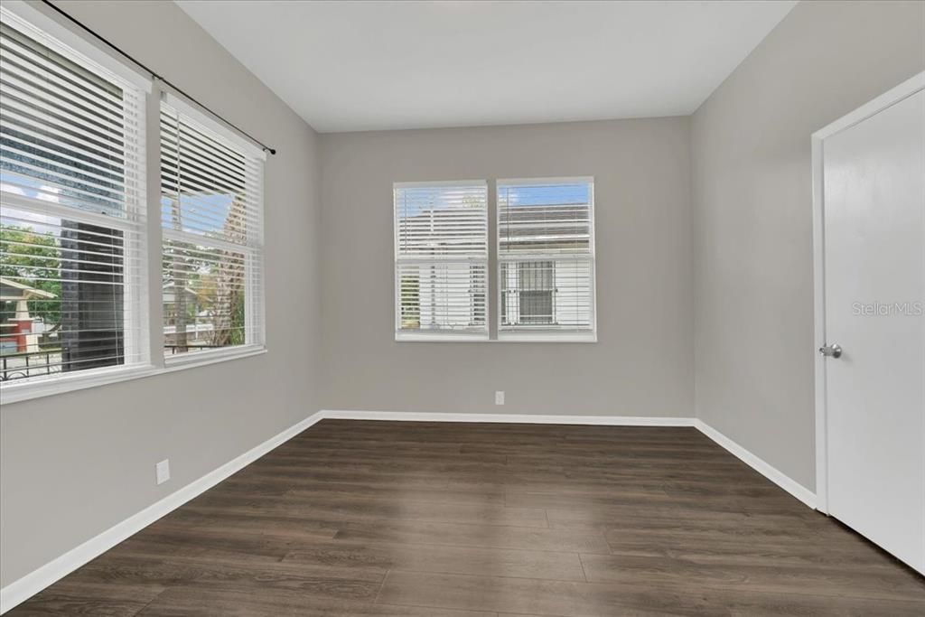 En Venta: $425,000 (5 camas, 2 baños, 1904 Pies cuadrados)