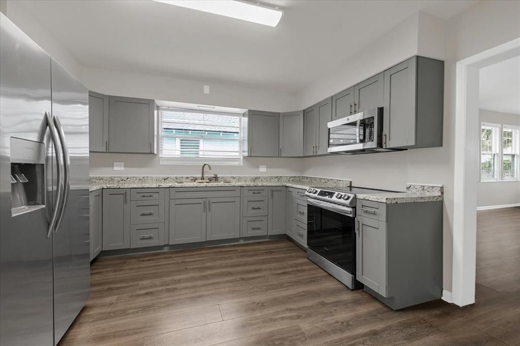 En Venta: $425,000 (5 camas, 2 baños, 1904 Pies cuadrados)