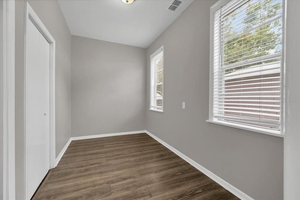 En Venta: $425,000 (5 camas, 2 baños, 1904 Pies cuadrados)