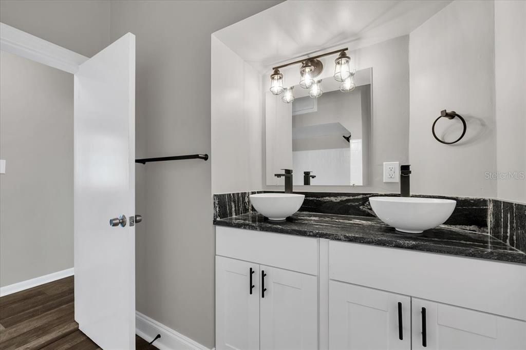 En Venta: $425,000 (5 camas, 2 baños, 1904 Pies cuadrados)