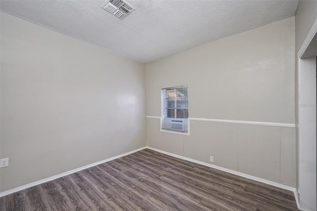 En Venta: $425,000 (5 camas, 2 baños, 1904 Pies cuadrados)