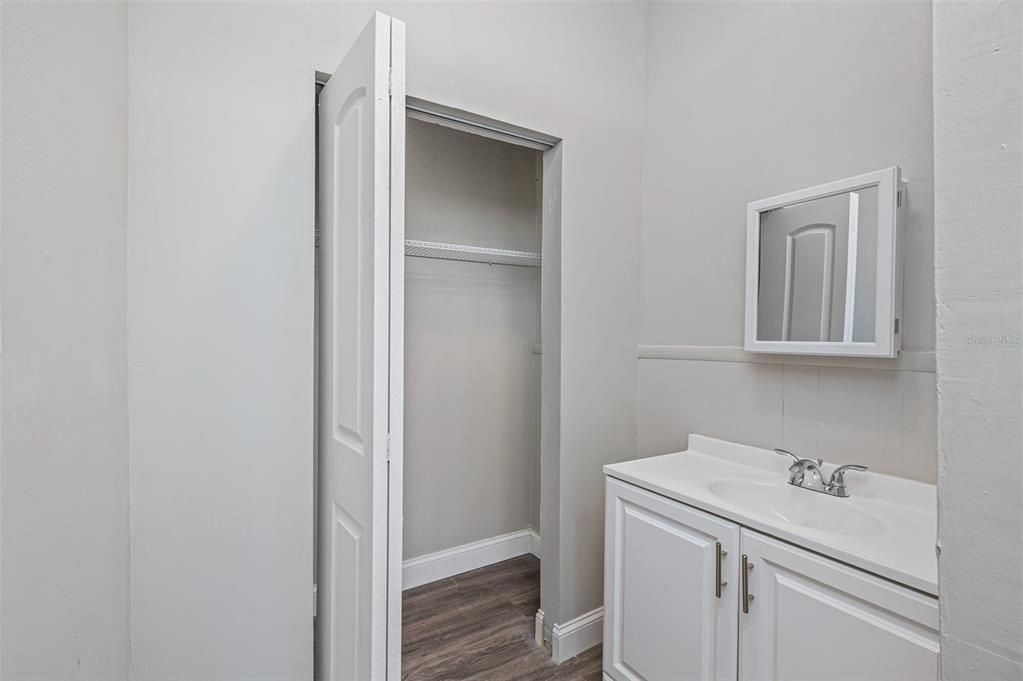 En Venta: $425,000 (5 camas, 2 baños, 1904 Pies cuadrados)