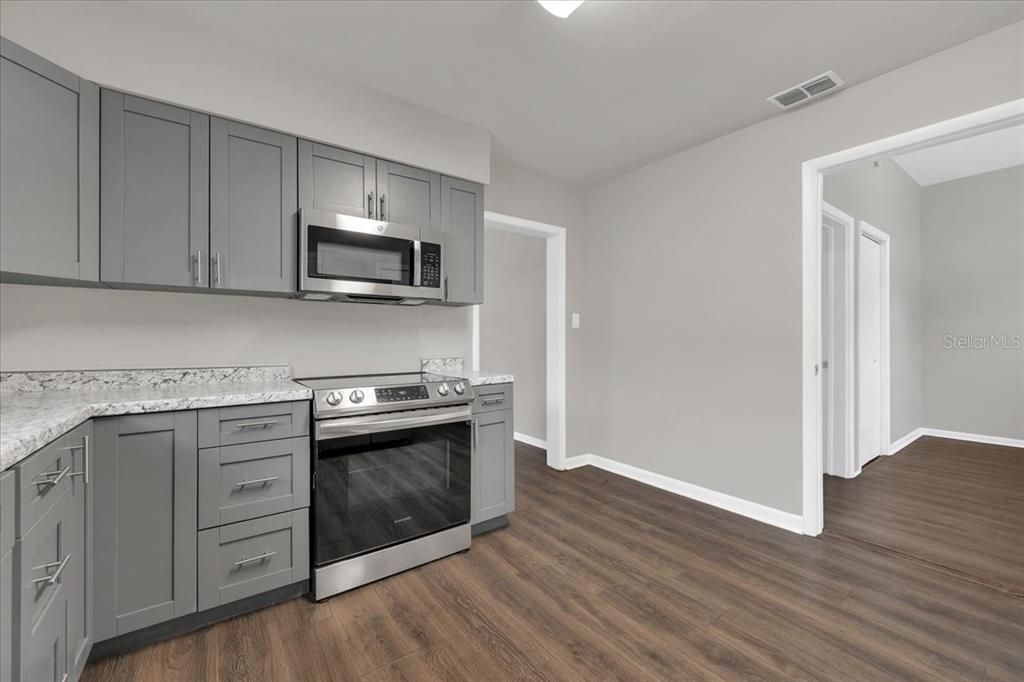 En Venta: $425,000 (5 camas, 2 baños, 1904 Pies cuadrados)