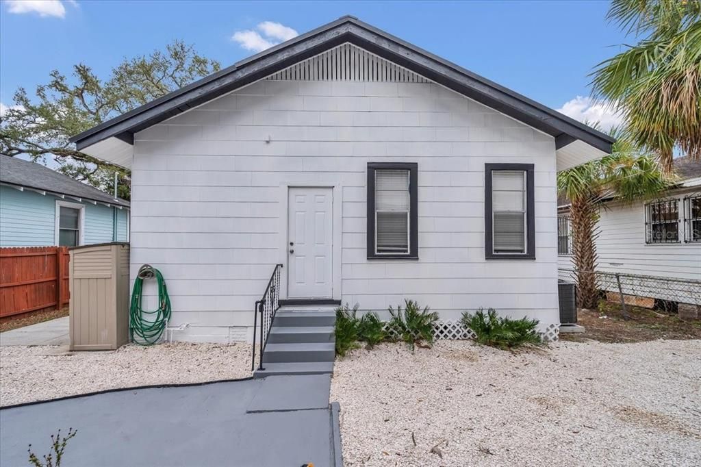 En Venta: $425,000 (5 camas, 2 baños, 1904 Pies cuadrados)