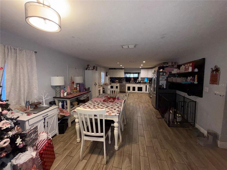 For Sale: $225,000 (3 beds, 2 baths, 2024 Square Feet)