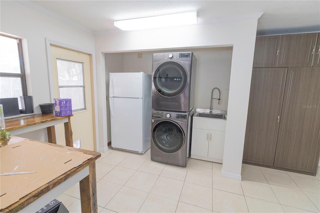 For Rent: $3,500 (3 beds, 2 baths, 2399 Square Feet)