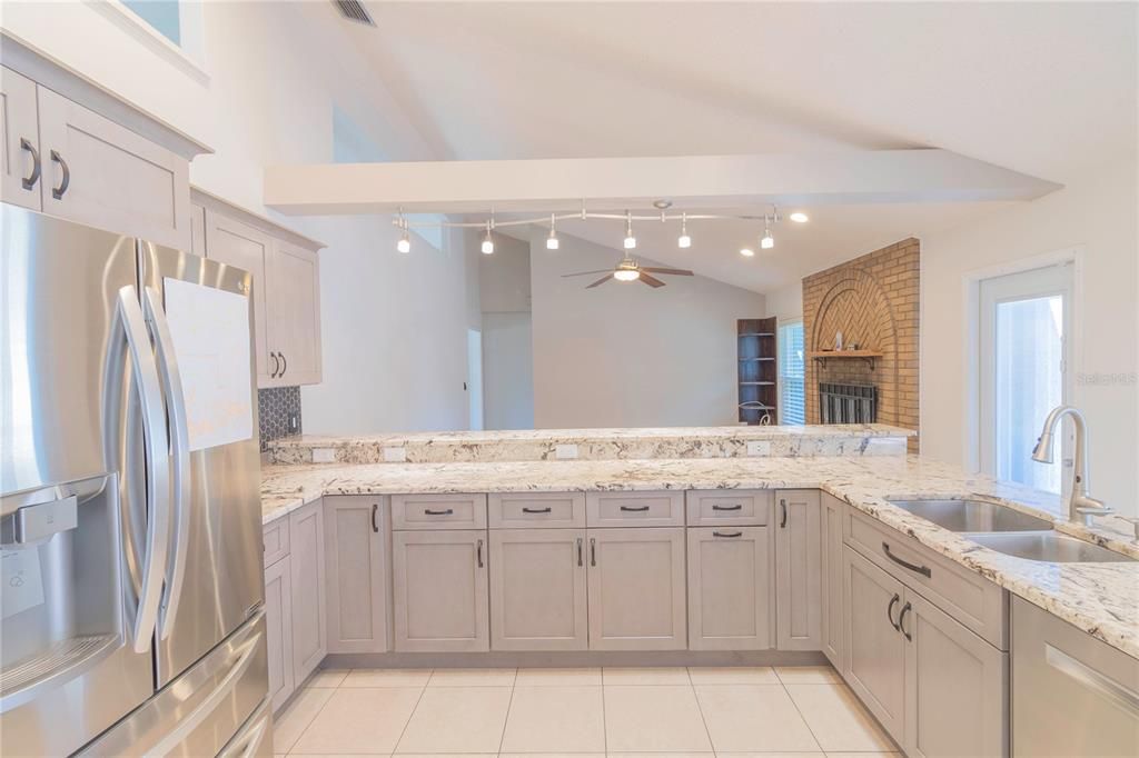 For Rent: $3,500 (3 beds, 2 baths, 2399 Square Feet)