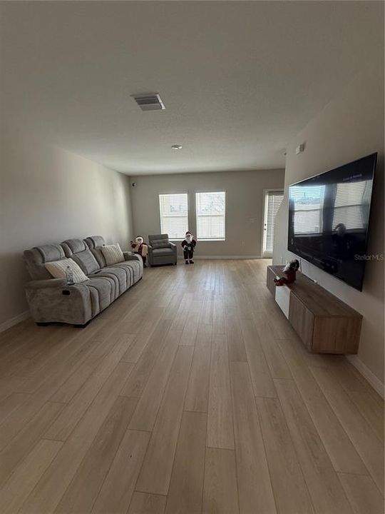 For Rent: $2,000 (3 beds, 2 baths, 1548 Square Feet)