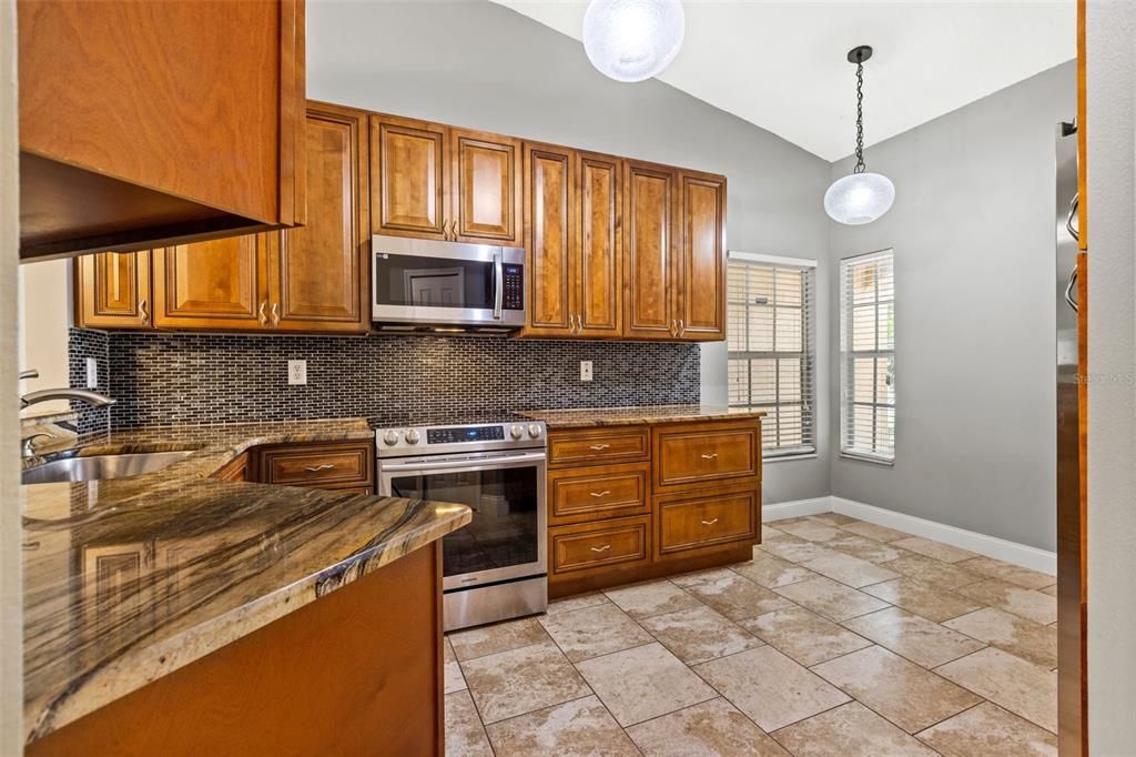 出租: $2,400 (4 贝兹, 2 浴室, 1507 平方英尺)