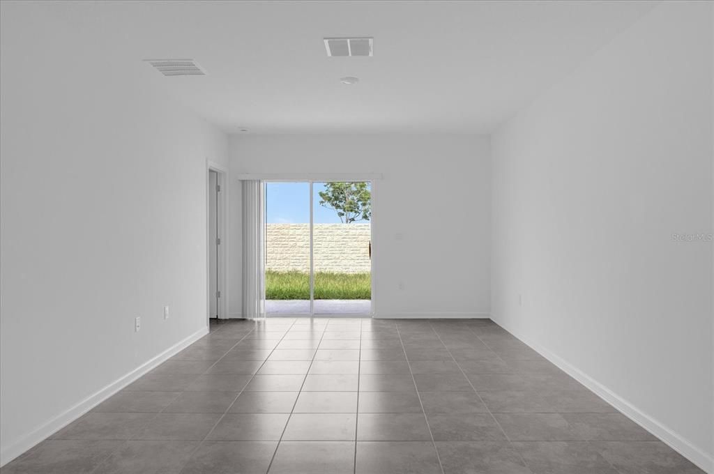 For Rent: $1,900 (3 beds, 2 baths, 1461 Square Feet)