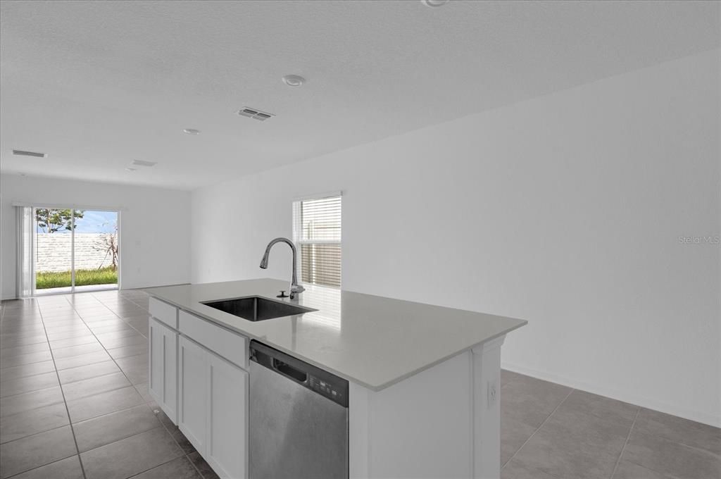 For Rent: $1,900 (3 beds, 2 baths, 1461 Square Feet)