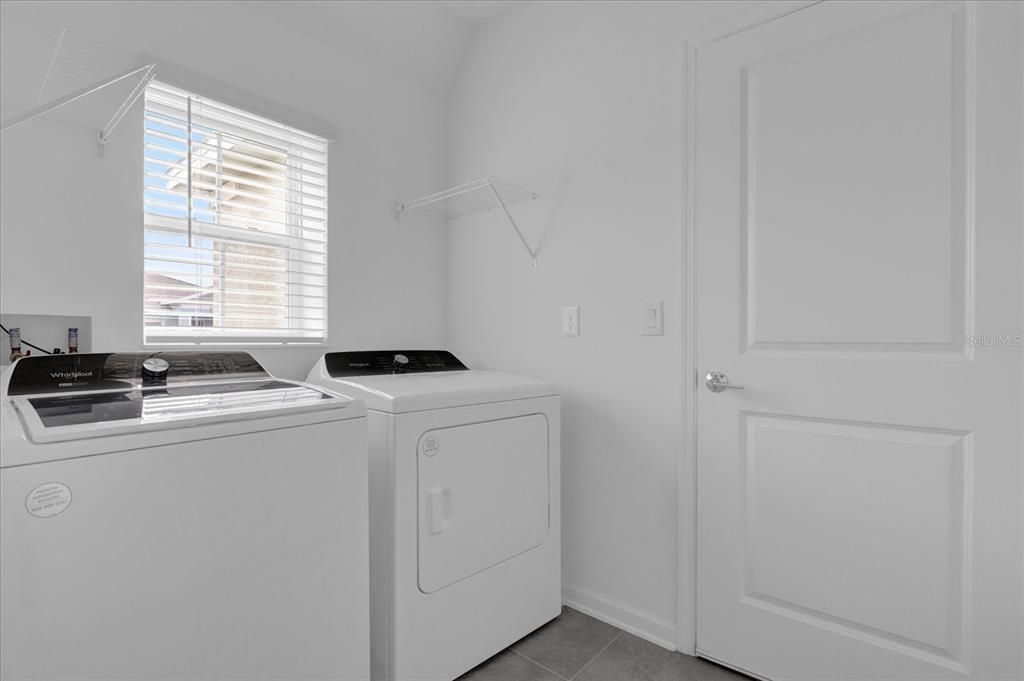 For Rent: $1,900 (3 beds, 2 baths, 1461 Square Feet)