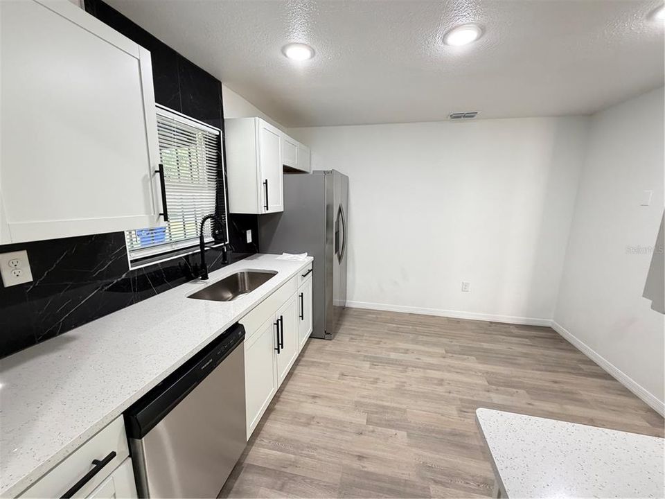 For Sale: $239,000 (3 beds, 1 baths, 1088 Square Feet)