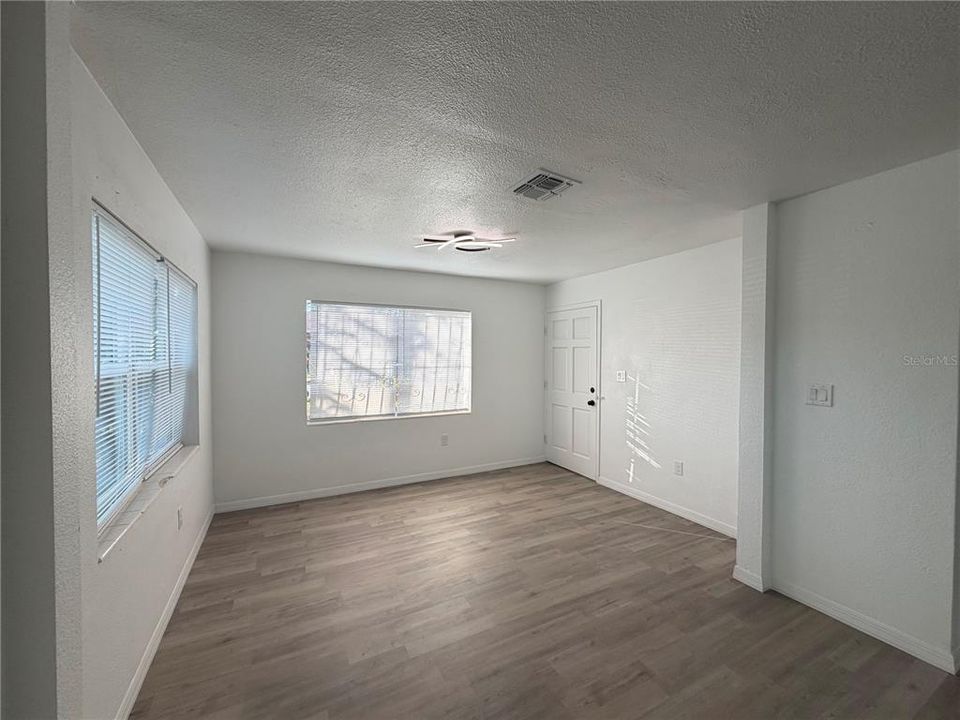 For Sale: $239,000 (3 beds, 1 baths, 1088 Square Feet)