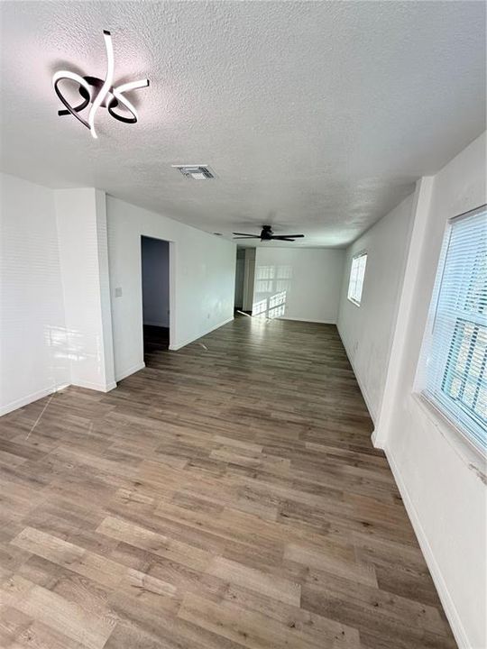 For Sale: $239,000 (3 beds, 1 baths, 1088 Square Feet)