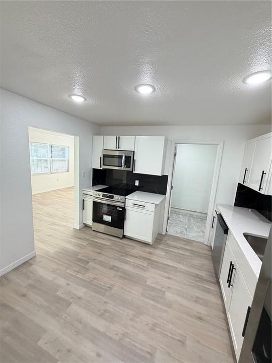 For Sale: $239,000 (3 beds, 1 baths, 1088 Square Feet)