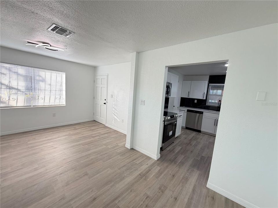 For Sale: $239,000 (3 beds, 1 baths, 1088 Square Feet)
