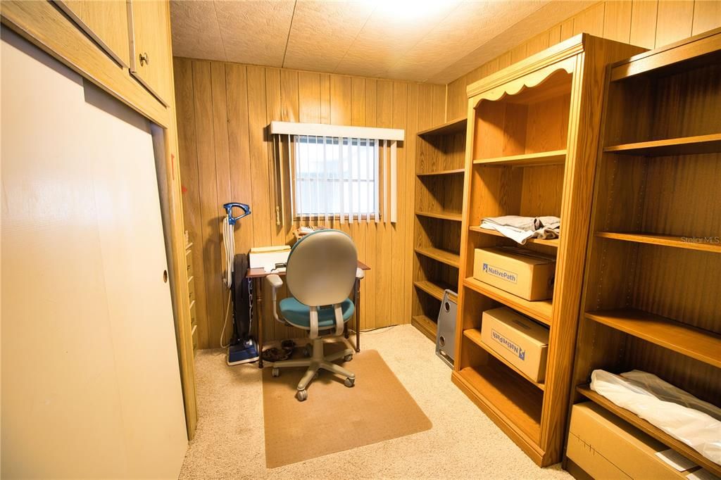 For Sale: $95,000 (2 beds, 1 baths, 672 Square Feet)