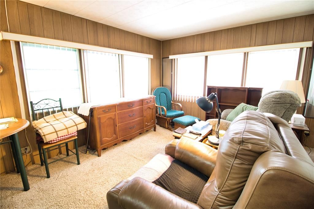 For Sale: $95,000 (2 beds, 1 baths, 672 Square Feet)