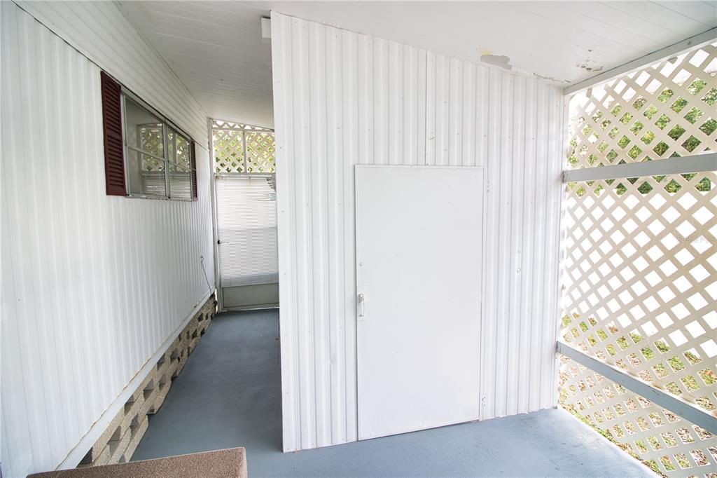 For Sale: $95,000 (2 beds, 1 baths, 672 Square Feet)