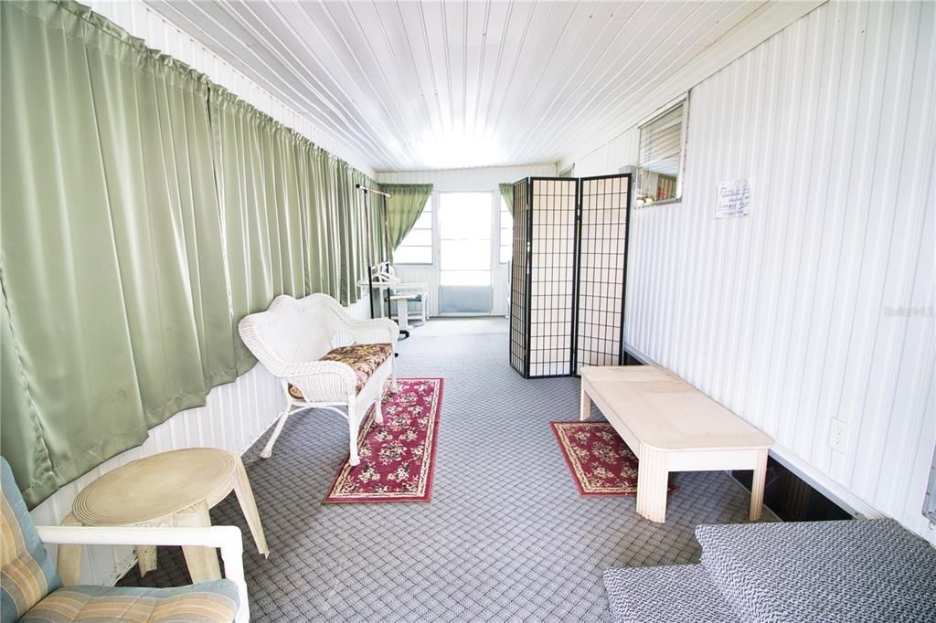 For Sale: $95,000 (2 beds, 1 baths, 672 Square Feet)