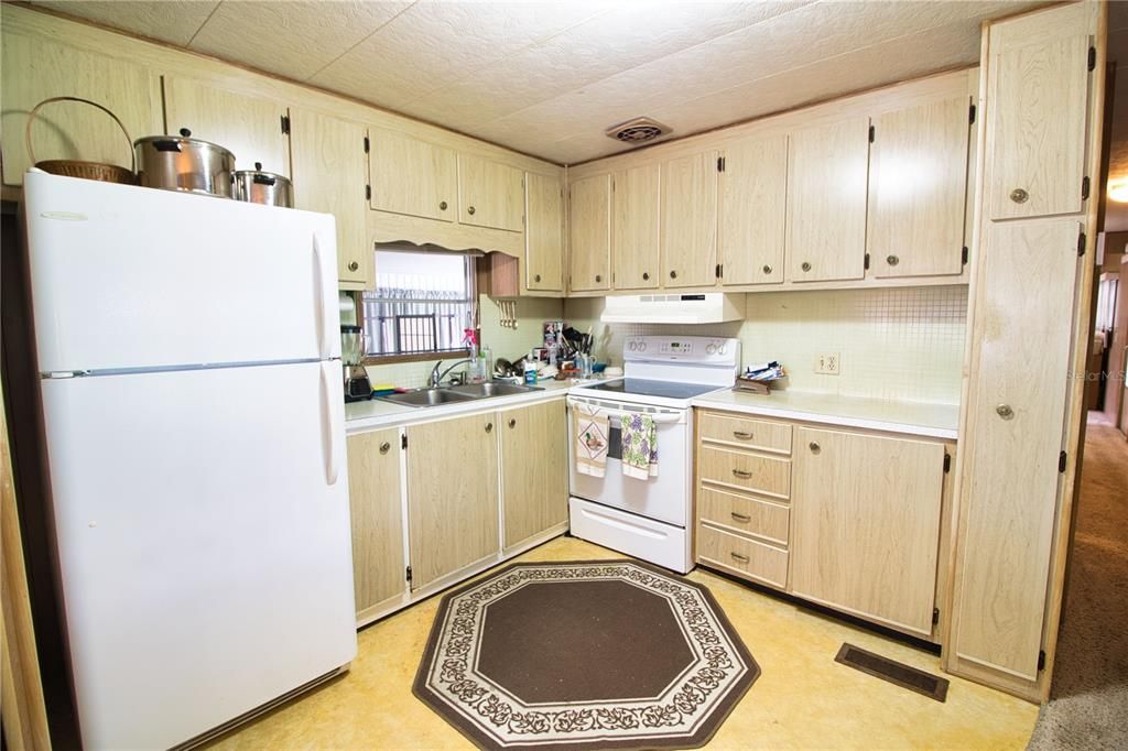 For Sale: $95,000 (2 beds, 1 baths, 672 Square Feet)