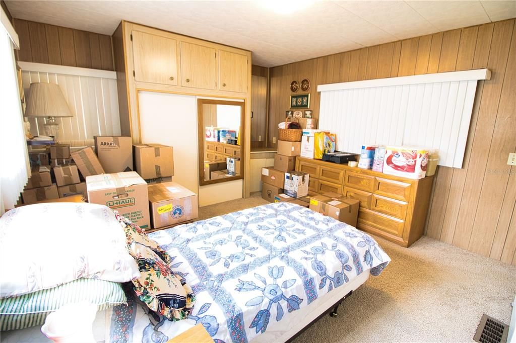 For Sale: $95,000 (2 beds, 1 baths, 672 Square Feet)