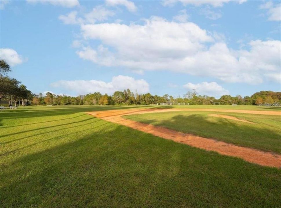 For Rent: $1,450 (1 beds, 1 baths, 440 Square Feet)