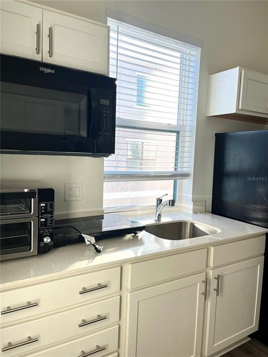 For Rent: $1,450 (1 beds, 1 baths, 440 Square Feet)