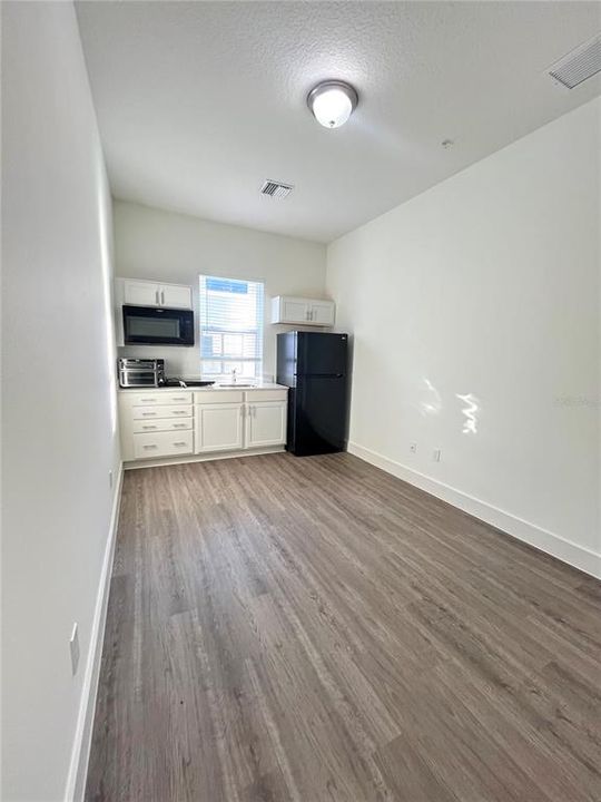 For Rent: $1,450 (1 beds, 1 baths, 440 Square Feet)