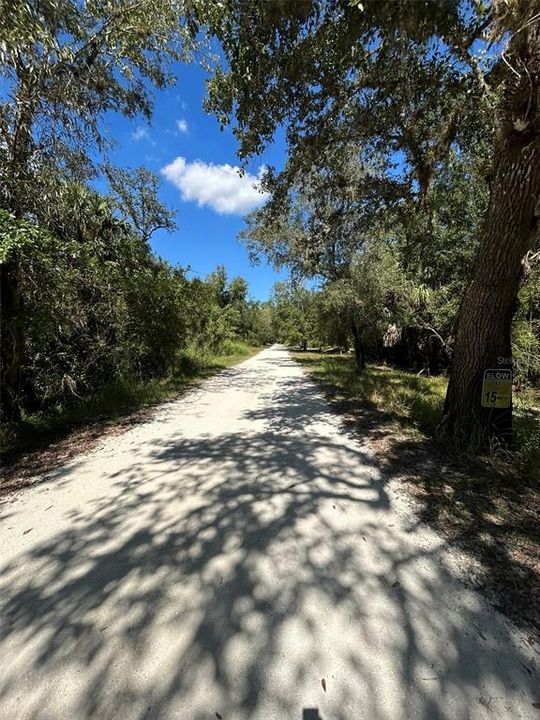 待售: $200,000 (2.57 acres)