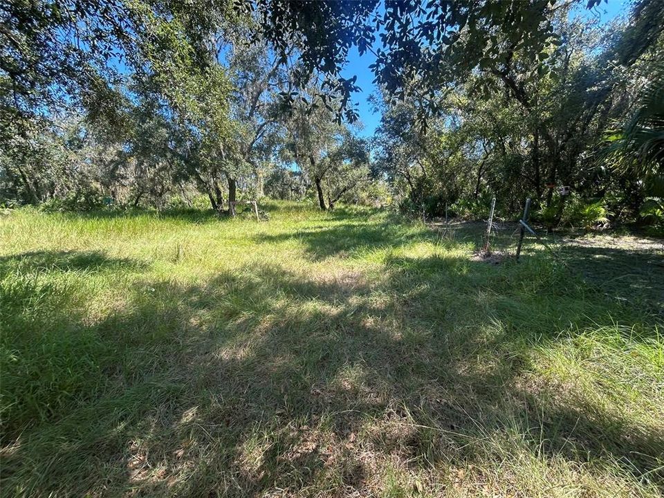 待售: $200,000 (2.57 acres)