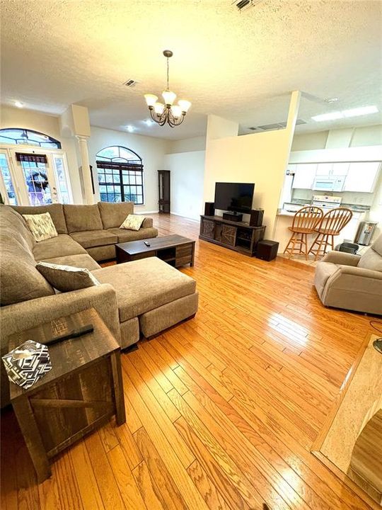 В аренду: $2,695 (4 спален, 2 ванн, 1931 Квадратных фут)