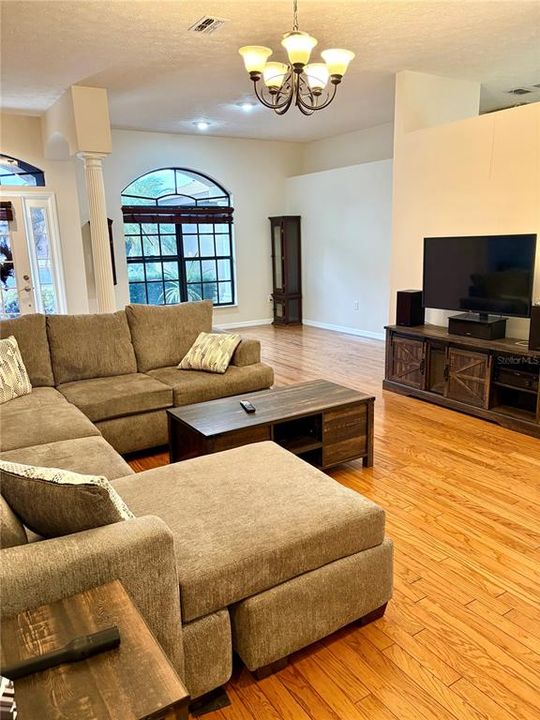 В аренду: $2,695 (4 спален, 2 ванн, 1931 Квадратных фут)