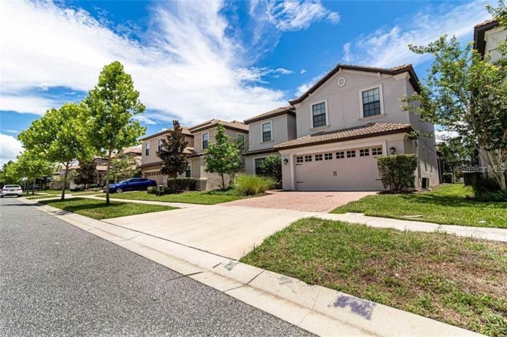 For Sale: $549,900 (6 beds, 6 baths, 3339 Square Feet)