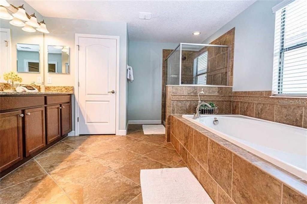 For Sale: $549,900 (6 beds, 6 baths, 3339 Square Feet)