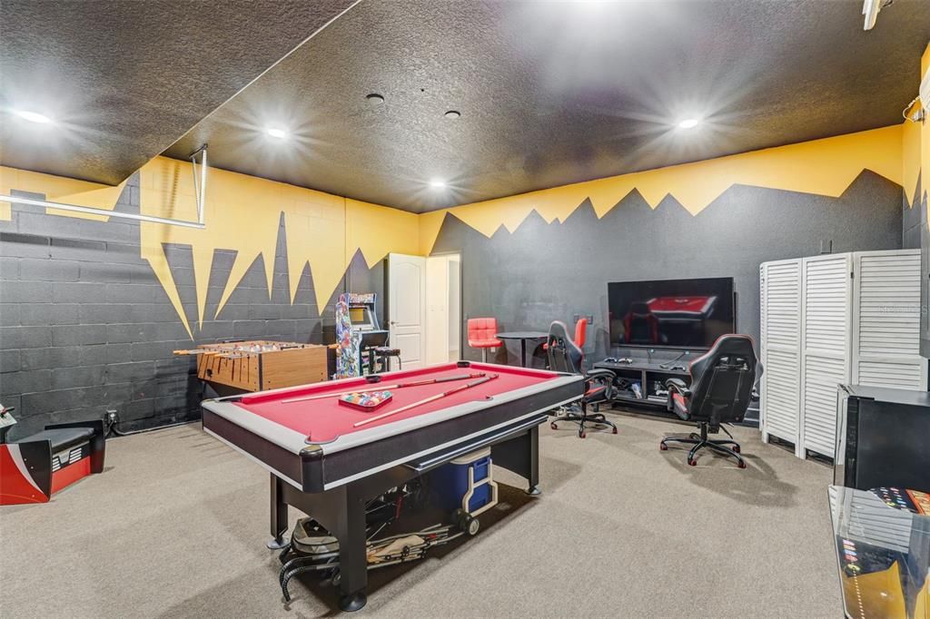 For Sale: $549,900 (6 beds, 6 baths, 3339 Square Feet)