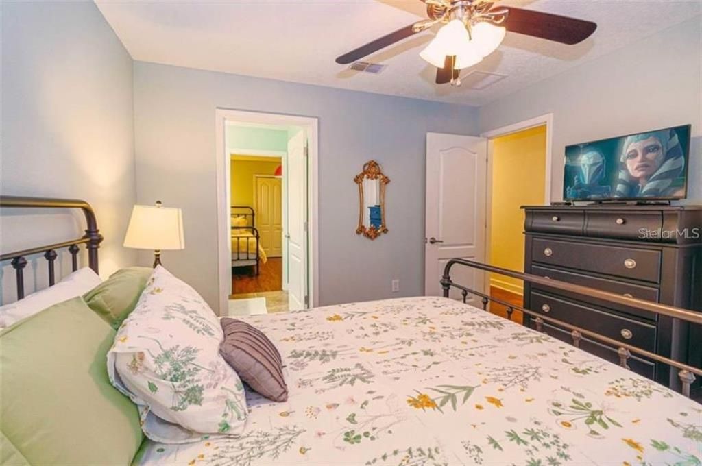 For Sale: $549,900 (6 beds, 6 baths, 3339 Square Feet)