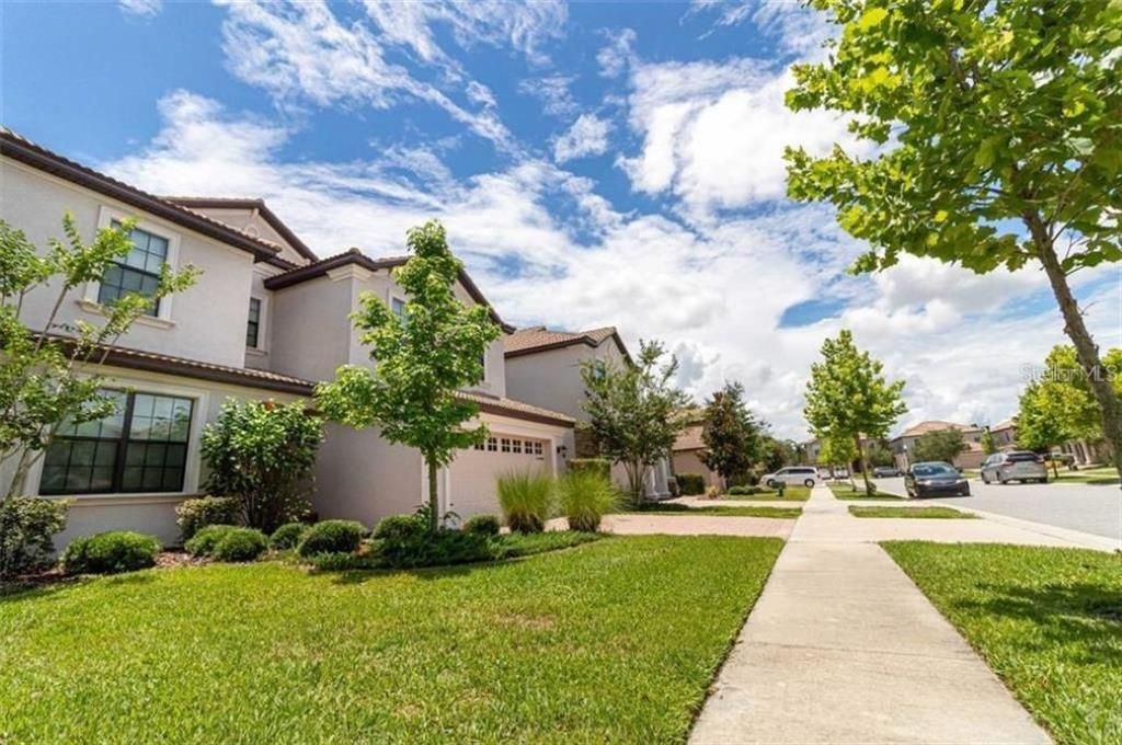 For Sale: $549,900 (6 beds, 6 baths, 3339 Square Feet)