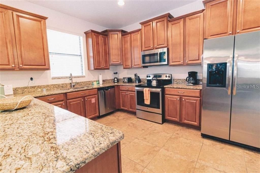 For Sale: $549,900 (6 beds, 6 baths, 3339 Square Feet)