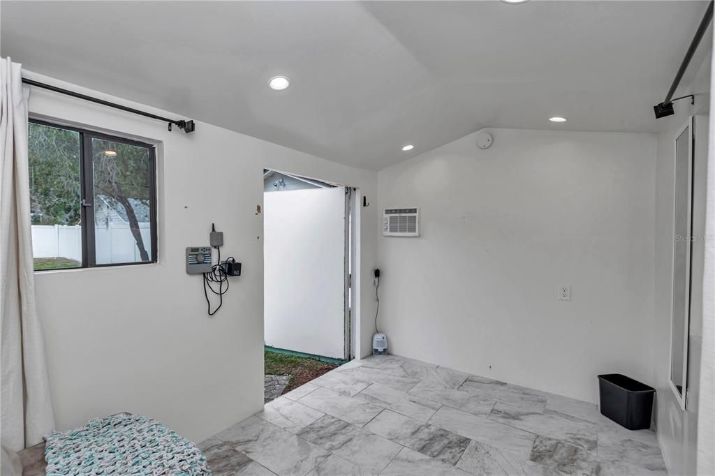 For Sale: $249,000 (2 beds, 2 baths, 1044 Square Feet)